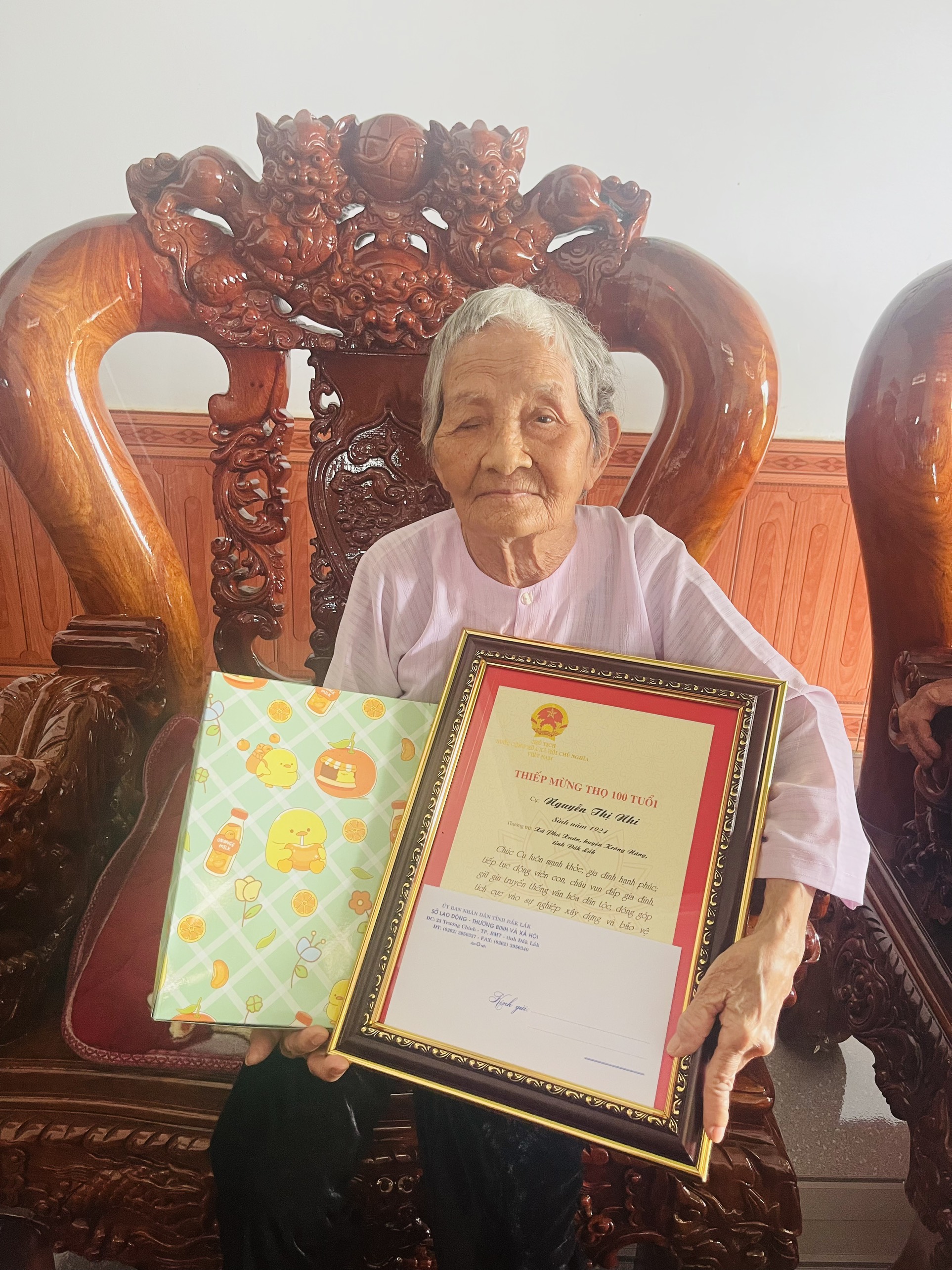 cụ 100 tuoi
